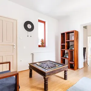 Maharaja Mountain Palace With Free Privat Parking And Garden Apartment Budapest